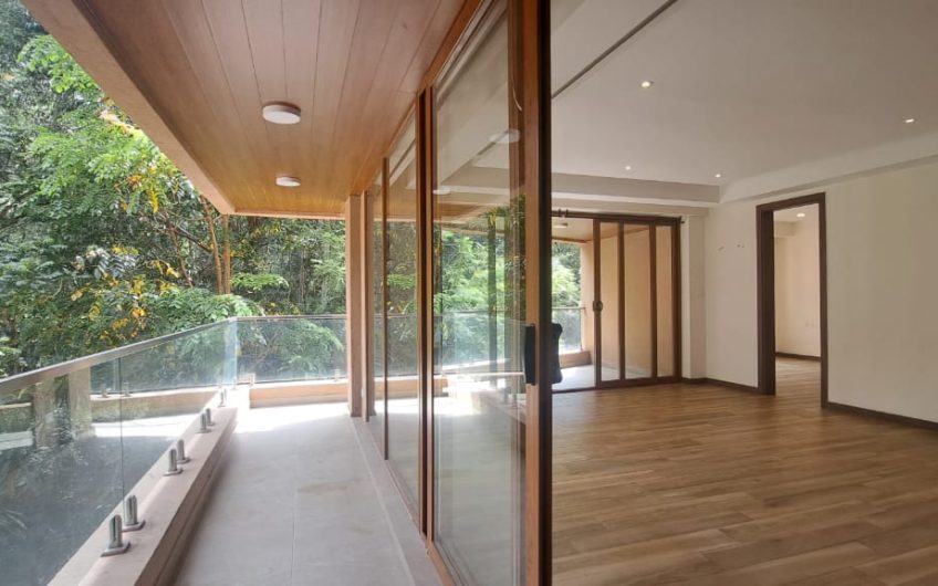 Treetops Forest Apartment
